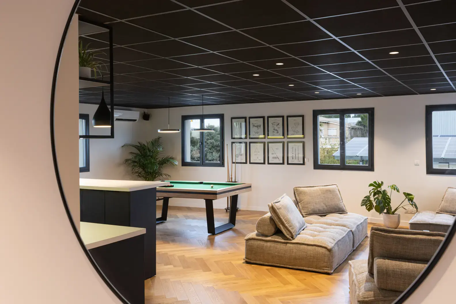 Espace détente pour bureaux à Castries par Nadia Duffieux